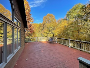 Terrace/patio - Cozy 3-bedroom cabin in charming Blowing Rock perfect for relaxing (Blowing Rock)