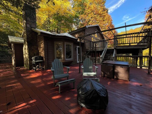 Cozy 3-bedroom cabin in charming Blowing Rock perfect for relaxing