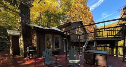 Cozy 3-bedroom cabin in charming Blowing Rock perfect for relaxing