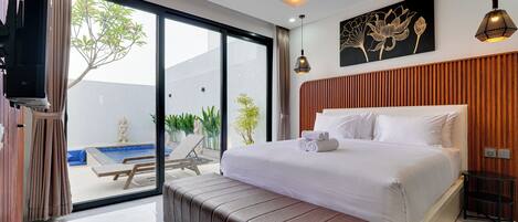 Villa, balkon, uitzicht op zwembad | Uitzicht vanuit de kamer