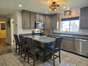 Private kitchen - In ground Pool in the Summer!  Hot tub and 15 min to skiing in the Winter! (Sandy)