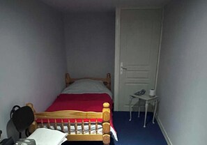 Room - Pet Friendly & Accessible 3-Bed Gite, Sleeps 6 (Sourdeval)