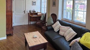 TV - Pet Friendly & Accessible 3-Bed Gite, Sleeps 6 (Sourdeval)