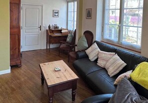 Living area - Pet Friendly & Accessible 3-Bed Gite, Sleeps 6 (Sourdeval)