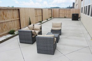 Terrace/patio - Newly built 5-bedrm 3 bath home in great location lots of indoor-outdoor space (Lathrop)