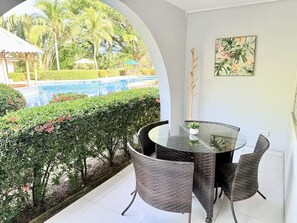 Outdoor dining - Pool View and Nature (Quepos)