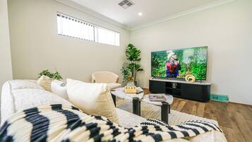 Townhouse – deluxe, hageutsikt | Oppholdsområde