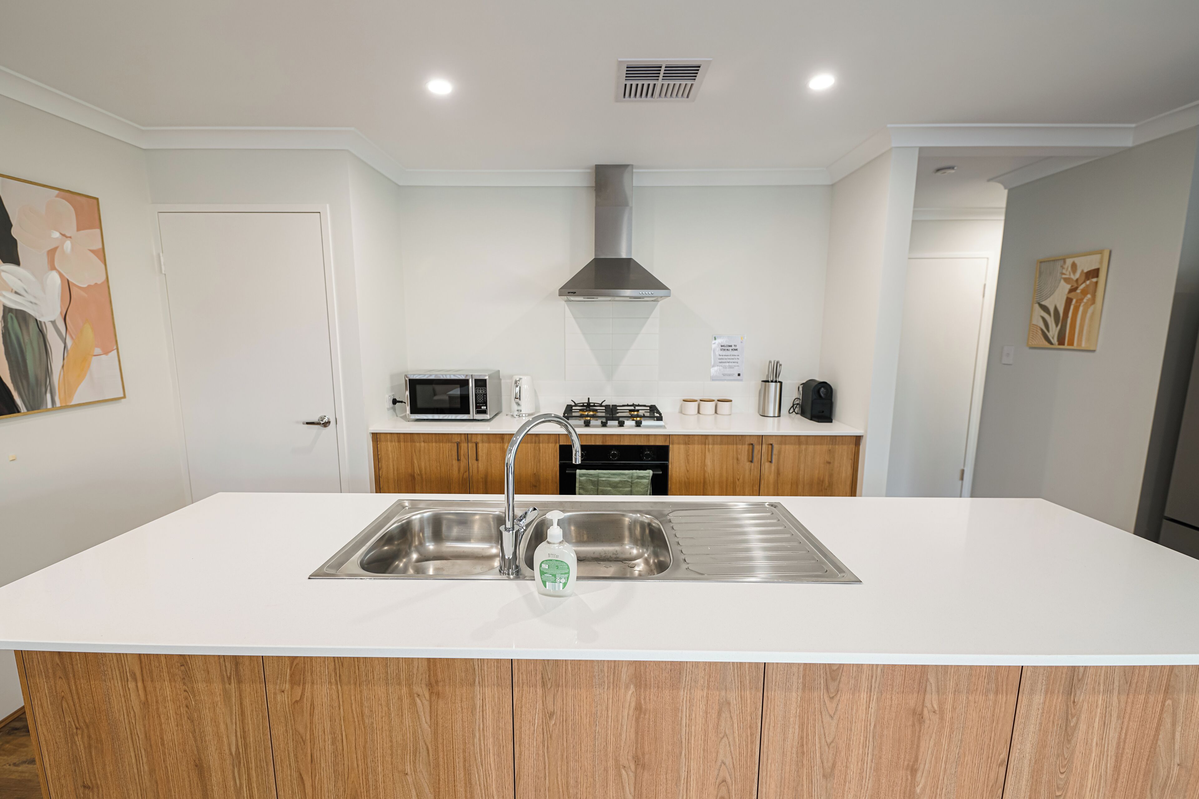 Deluxe Townhome, Garden View | Private kitchen