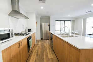 Deluxe Townhome, Garden View | Private kitchen - StayAU 4BRM Family Beach Retreat (Secret Harbour)