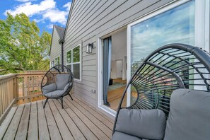 Terrace/patio - Mega Market 6BR Home in Houston Groups Sleeps 12+ (Houston)