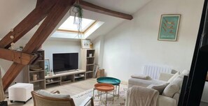 TV, books - Le Nid-Marin - Beach and center (Fouras)