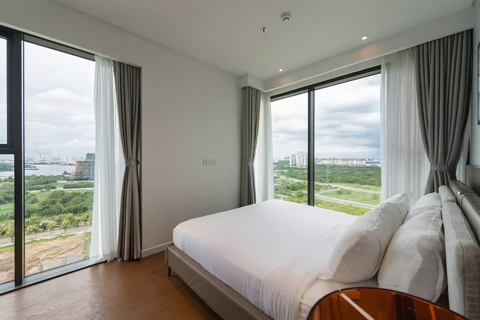 Basic Apartment, 2 Bedrooms, Balcony, City View | Minibar, individually decorated, individually furnished, desk