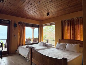 1 dormitorio, tabla de planchar con plancha, wifi y ropa de cama