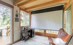 Smart TV, music library