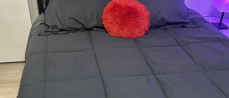 Bügeleisen/Bügelbrett, kostenloses WLAN, Bettwäsche