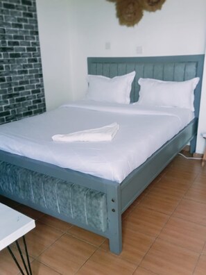 Iron/ironing board, WiFi, bed sheets - Mardley Suites (Nairobi)