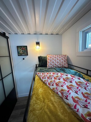 2 bedrooms, internet, bed sheets - Boutique Shipping Container Cabin at Baker Rocks (Rumney)