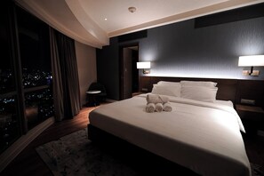 Iron/ironing board, Internet, bed sheets - The Hotel Residences at Aqua - Premier Suite  (Mandaluyong City)