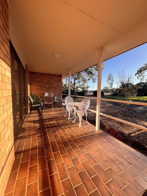 Terrace/patio - Christine Griffiths Units (Dubbo)