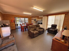 Economy Double Room, Housekeeping | Shared kitchen facilities | Mini-fridge