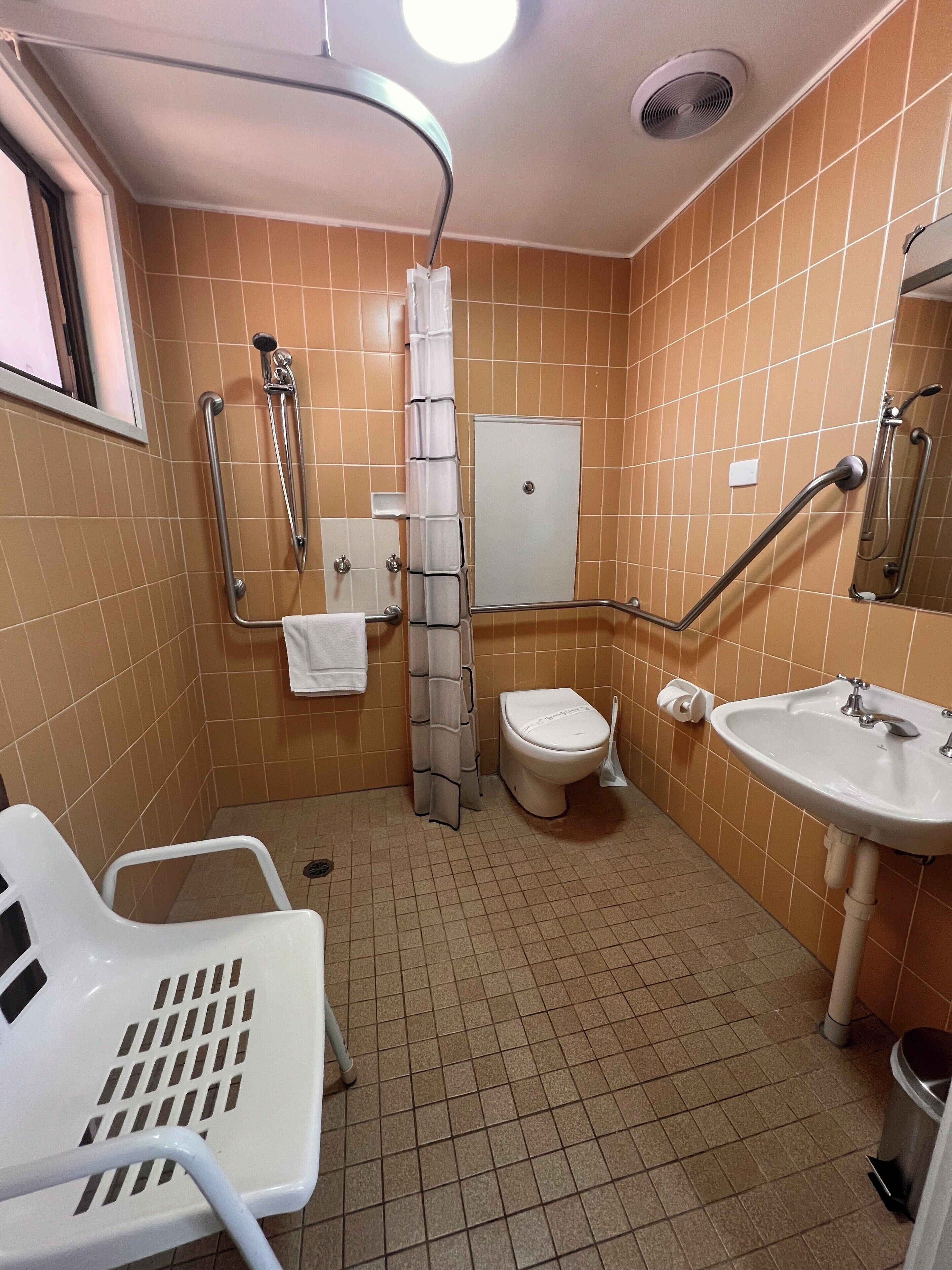 Economy Double Room, Housekeeping | Bathroom | Free toiletries, soap, shampoo, toilet paper