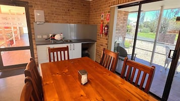 Economy Double Room, Housekeeping | Shared kitchen facilities