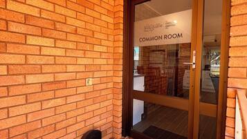 Economy Double Room, Housekeeping | Shared kitchen facilities | Mini-fridge