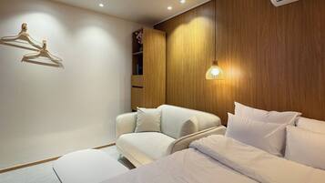 Traditional Double Room, Non Smoking | Living area