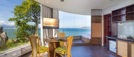 Elite Στούντιο, Θέα στη Θάλασσα | Περιοχή καθιστικού | Τηλεόραση Smart 42 ιντσών με ψηφιακά κανάλια