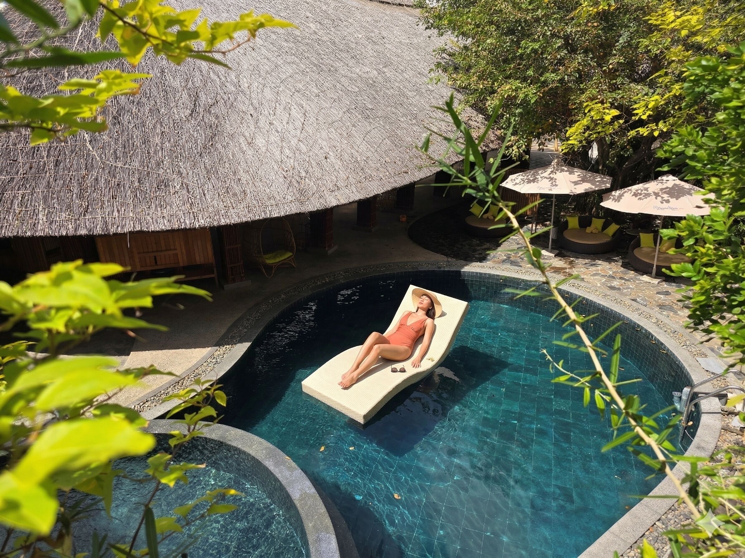 2 indoor pools, outdoor pool