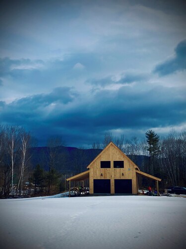 Huge Garden Loft for single or group stays at Baker Rocks - Ski, Climb, Swim