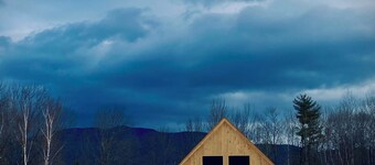 Huge Garden Loft for single or group stays at Baker Rocks - Ski, Climb, Swim