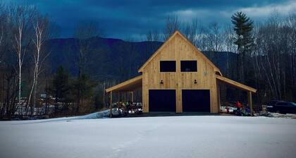 Huge Garden Loft for single or group stays at Baker Rocks - Ski, Climb, Swim