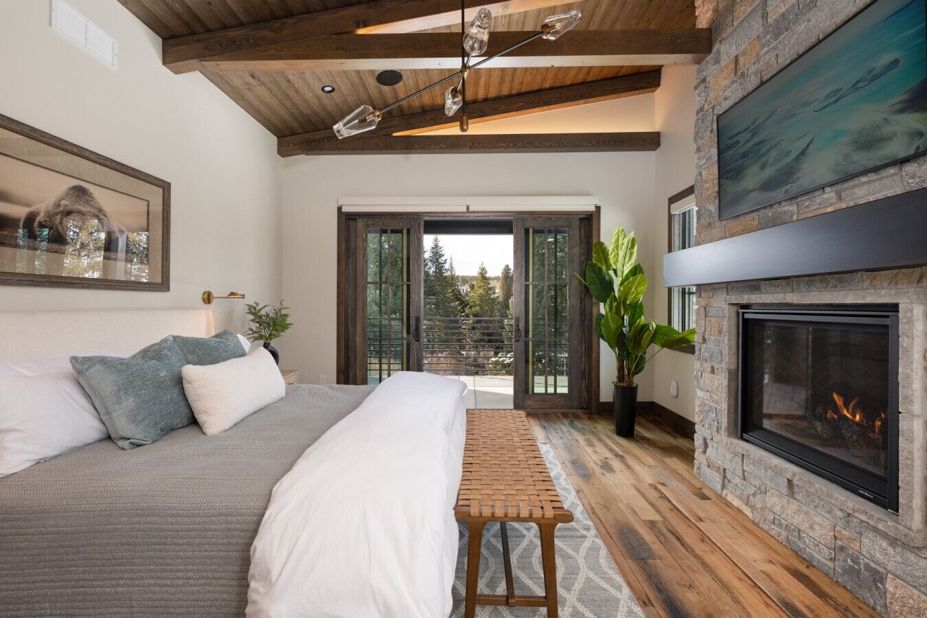 Skrivebord, strykejern/-brett, wi-fi og sengetøy