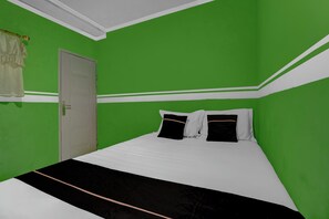 Standard Double Room | Free WiFi, bed sheets - OYO 3738 Pemda 22 Mansion (Bogor)