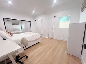 Iron/ironing board, WiFi, bed sheets