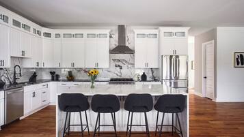 Mikrowelle, Ofen, Herdplatte, Geschirrspüler