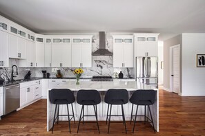 Mikrowelle, Ofen, Herdplatte, Geschirrspüler