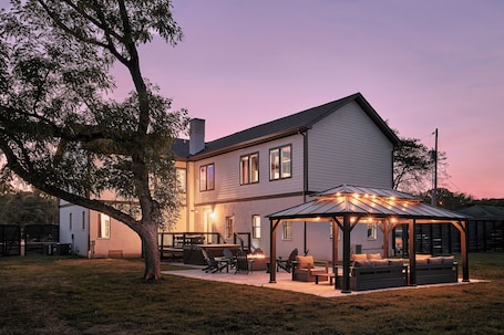 Exterior. Pickleball-Glam Room-Karaoke Club-Hot Tub-3+ Acres