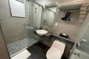 淋浴設備、風筒、提供毛巾、洗頭水