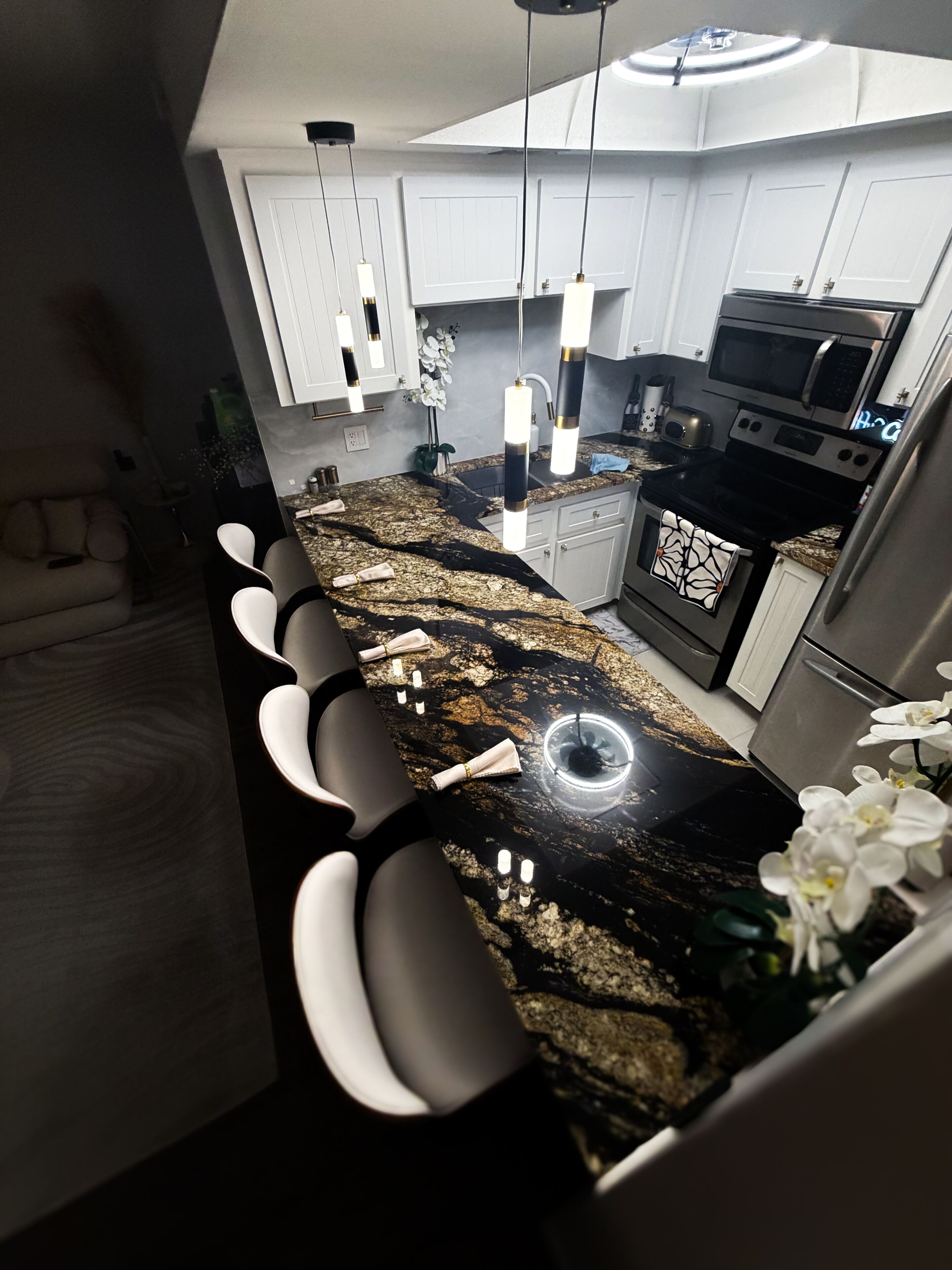 Geladeira, micro-ondas, fogão, cooktop