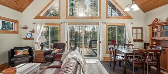 Packwood Landing | Hot Tub • Pet-Friendly • Fast Wi-Fi •