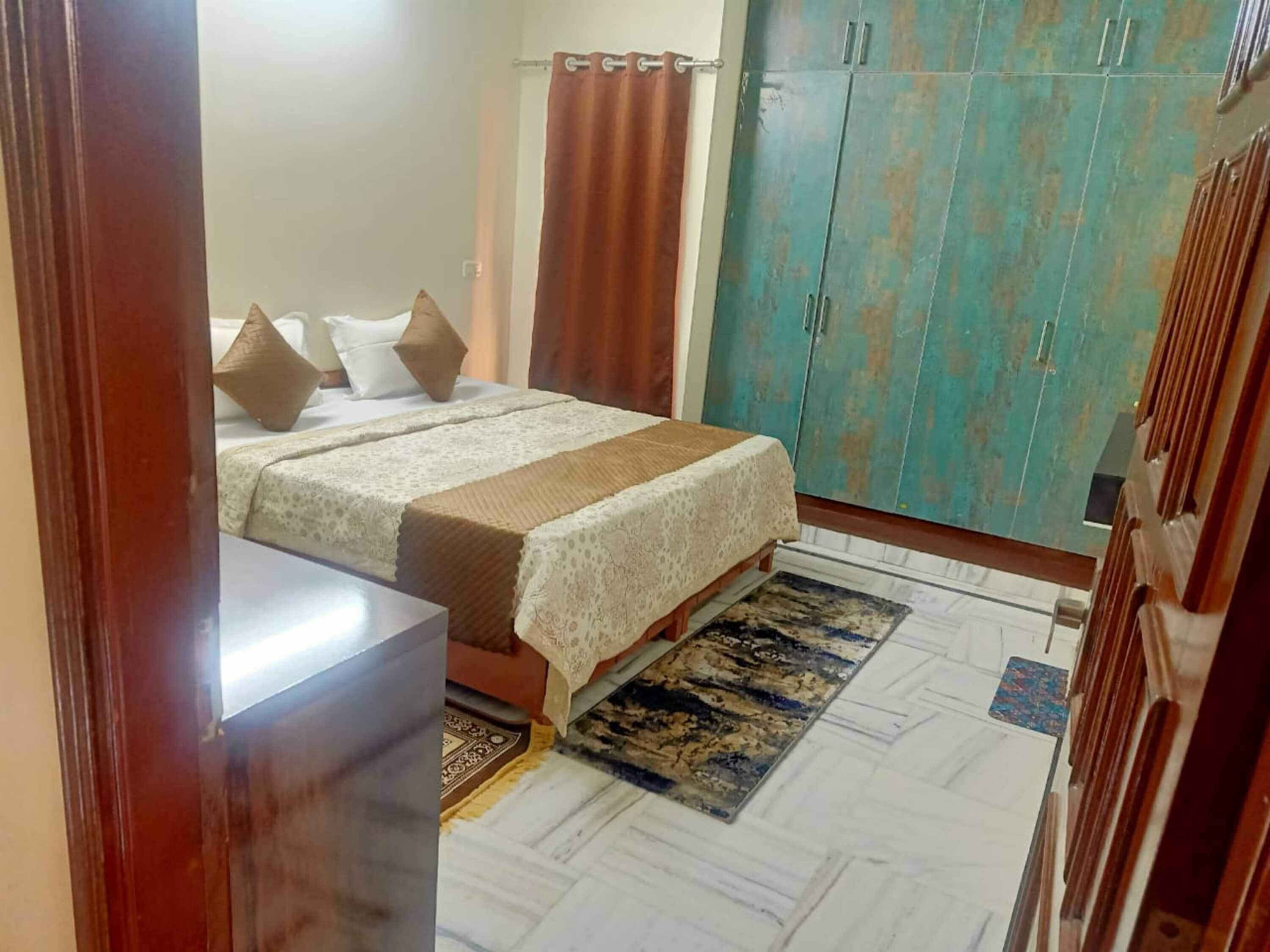 أسرّة قابلة للطي وواي فاي مجانًا وملاءات أسرّة