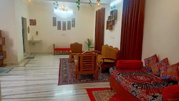 Televisor de pantalla plana de 32 polzades amb canals per cable