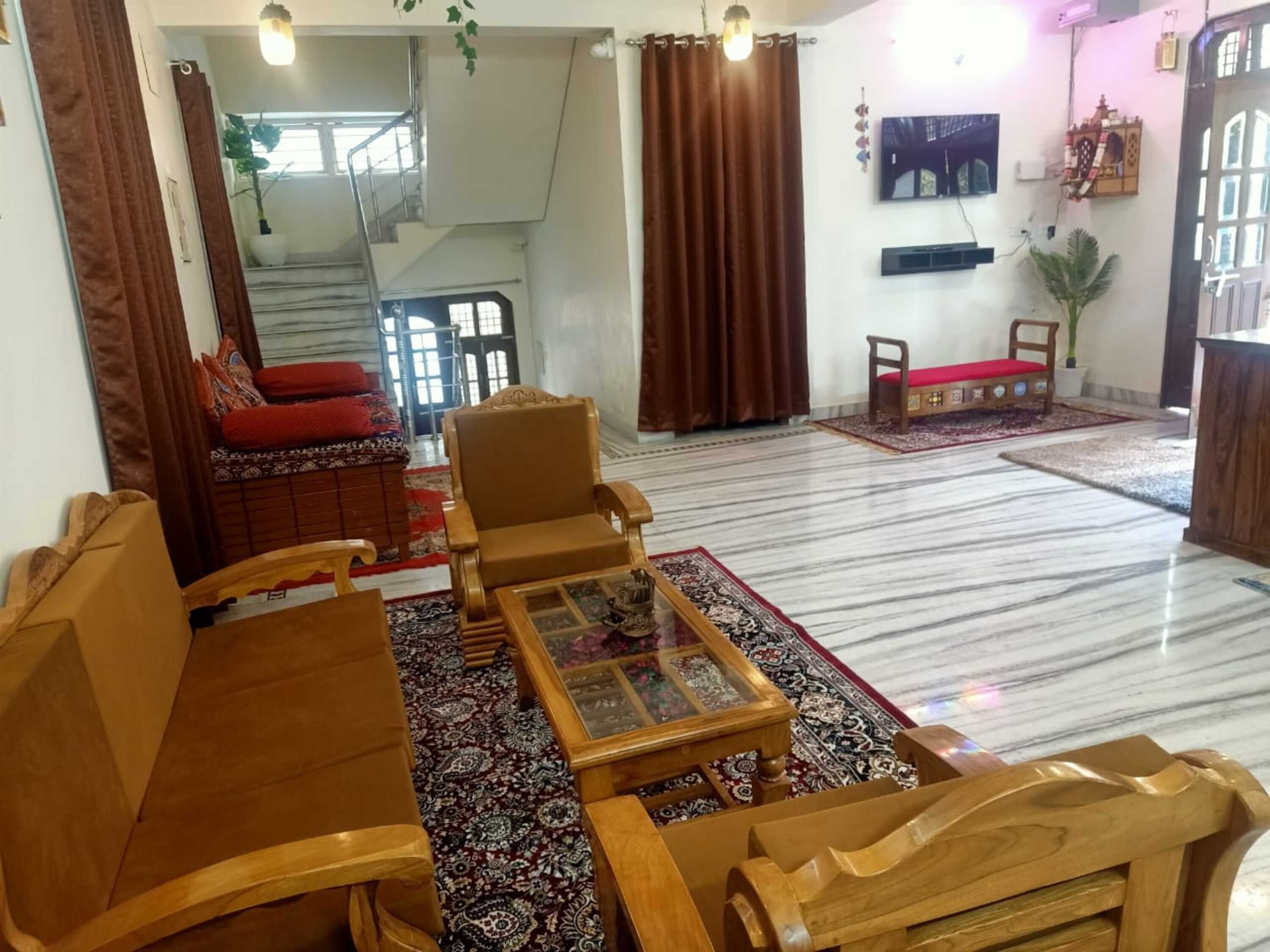 Televisor de pantalla plana de 32 polzades amb canals per cable 