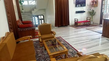 Televisor de pantalla plana de 32 polzades amb canals per cable