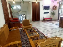 32-inch flat-screen TV with cable channels