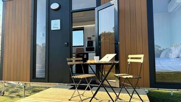 Tiny Home on Granite belt by Tiny Away | Terrace/patio