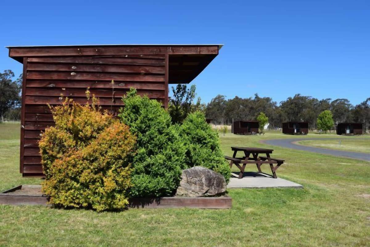Non-Ensuite Wood Cabin 4 (Bunk Beds) by Tiny Away