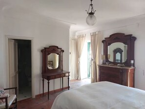 In-room safe, iron/ironing board, travel cot, free WiFi